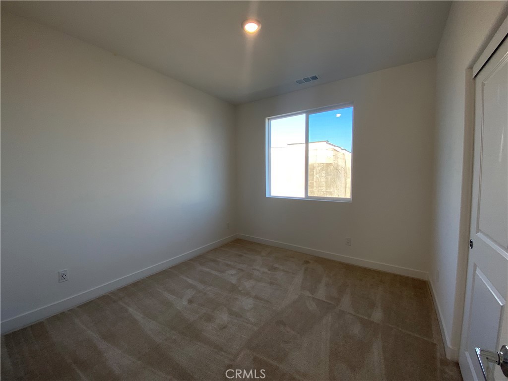 194 Sash Irvine, CA 92618 - Photo 15 of 18 an empty room with a window