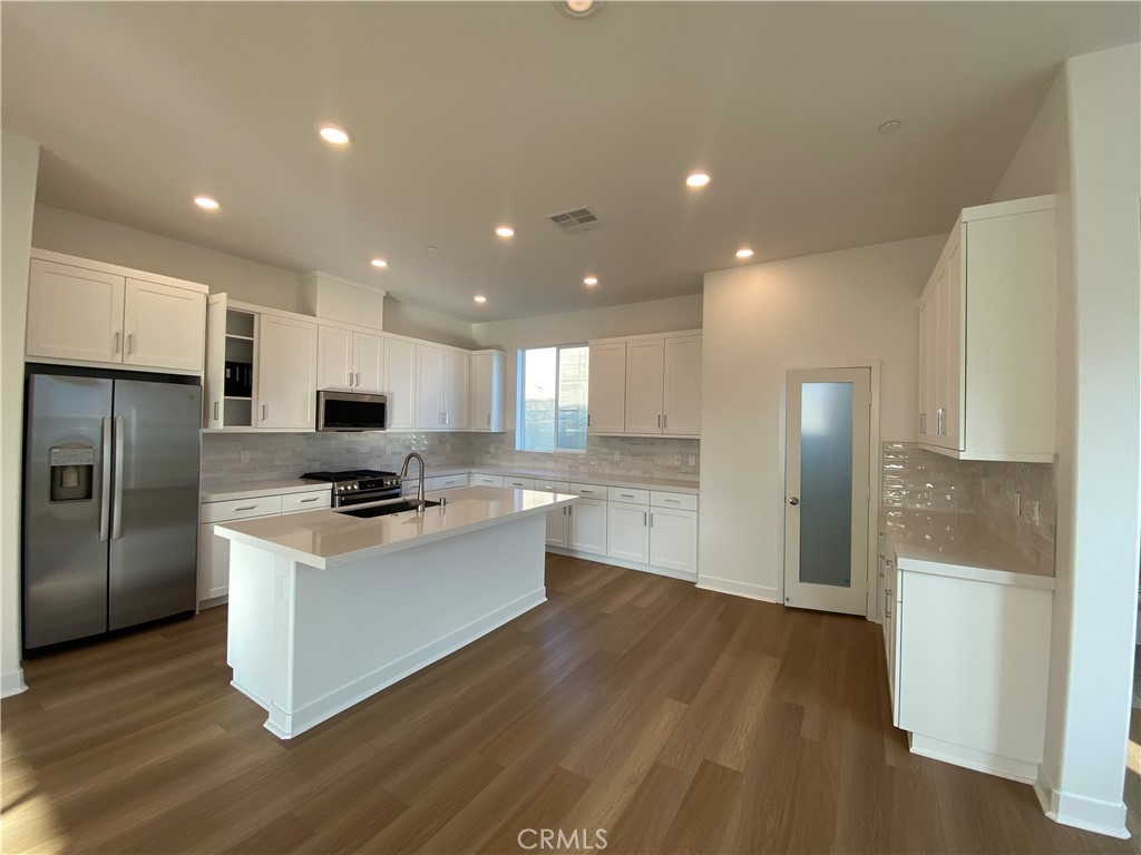 194 Sash Irvine, CA 92618 - Photo 6 of 18 a kitchen with stainless steel appliances a refrigerator a stove a sink and white cabinets