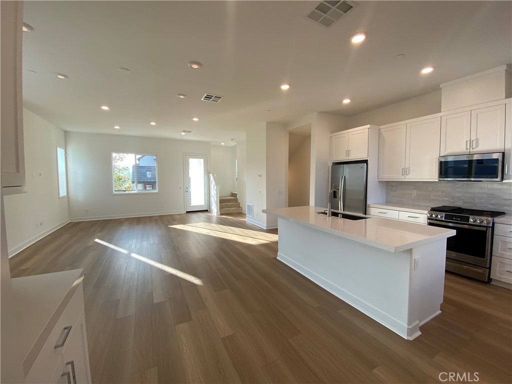 194 Sash Irvine, CA 92618 - Photo 8 of 18 a large kitchen with stainless steel appliances a large counter top and a stove