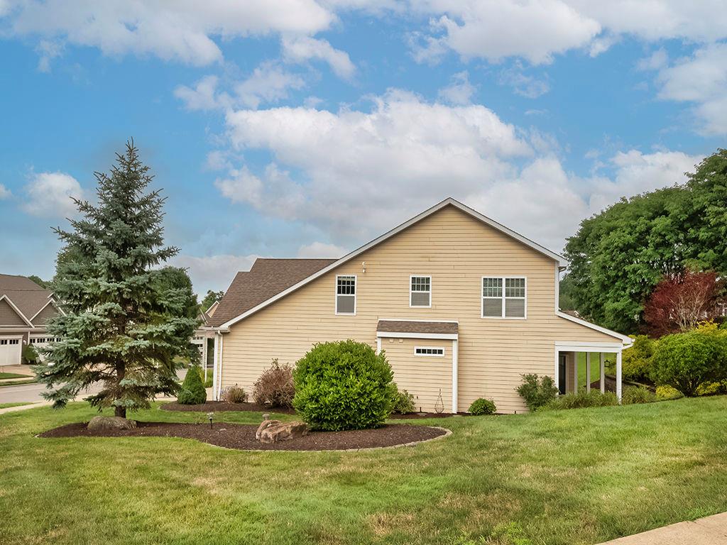 235 Berkeley Way Monroeville, PA 15146 - Photo 3 of 29