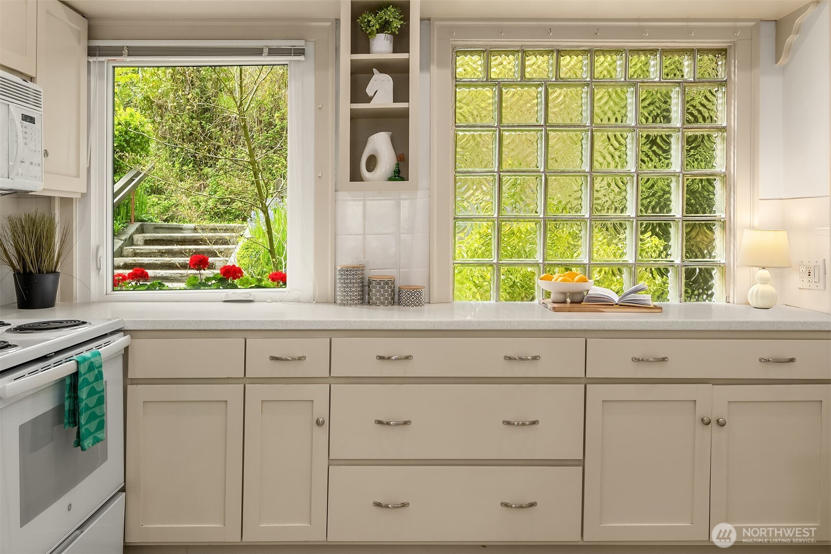 412 36th Avenue Seattle, WA 98122 - Photo 16 of 26