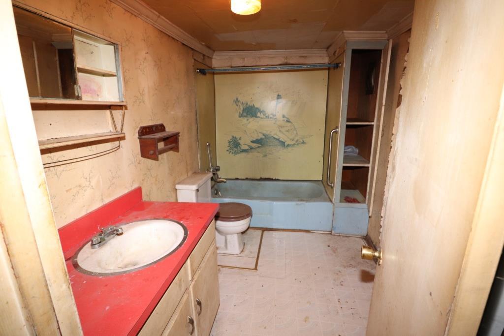4428 Keefer Road Roanoke, VA 24018 - Photo 11 of 21 a bathroom with a tub sink and mirror