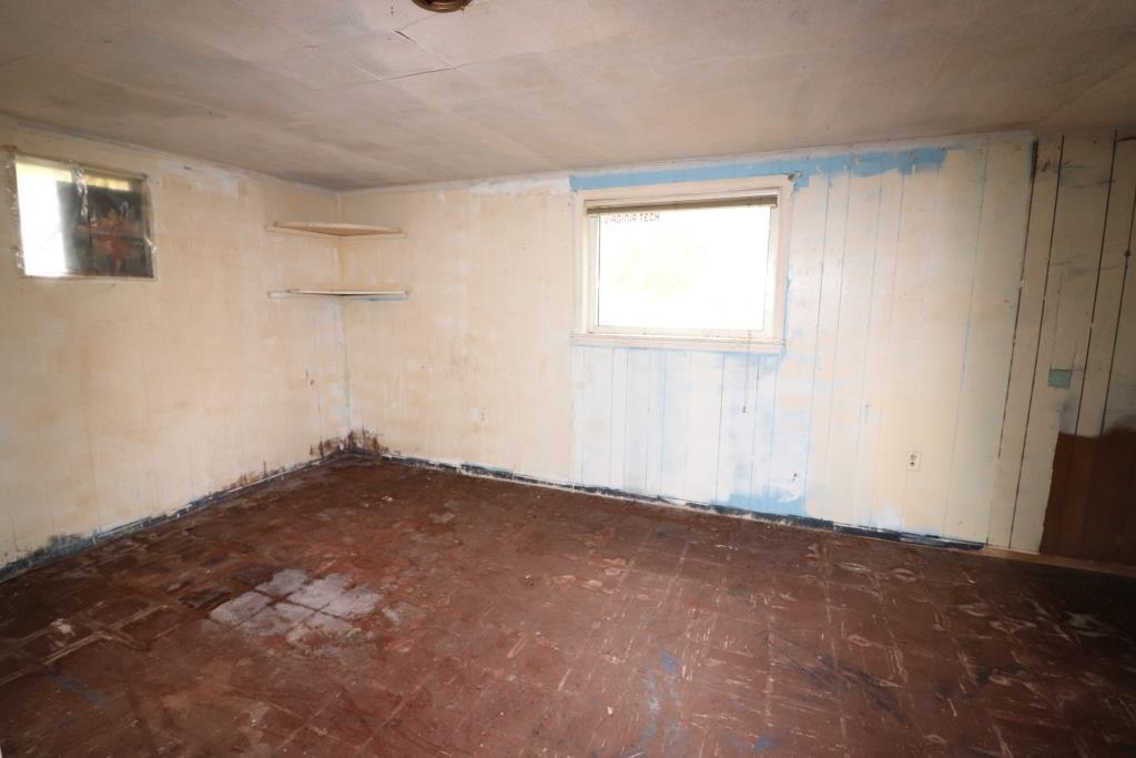 4428 Keefer Road Roanoke, VA 24018 - Photo 15 of 21 a view of empty room with window