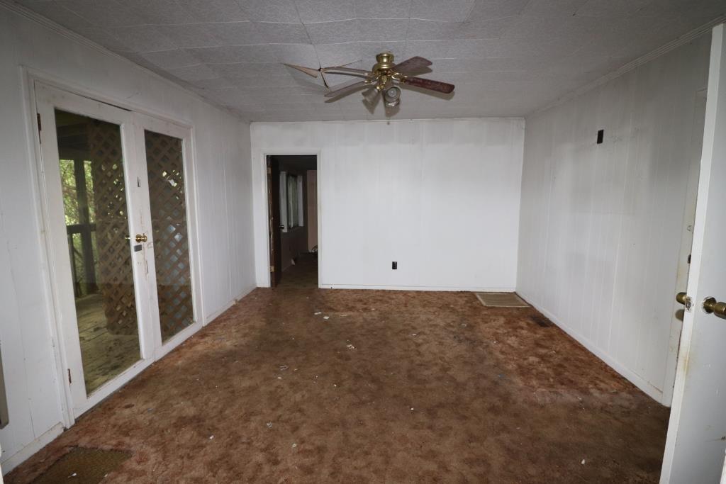 4428 Keefer Road Roanoke, VA 24018 - Photo 19 of 21 a view of a room with a ceiling fan