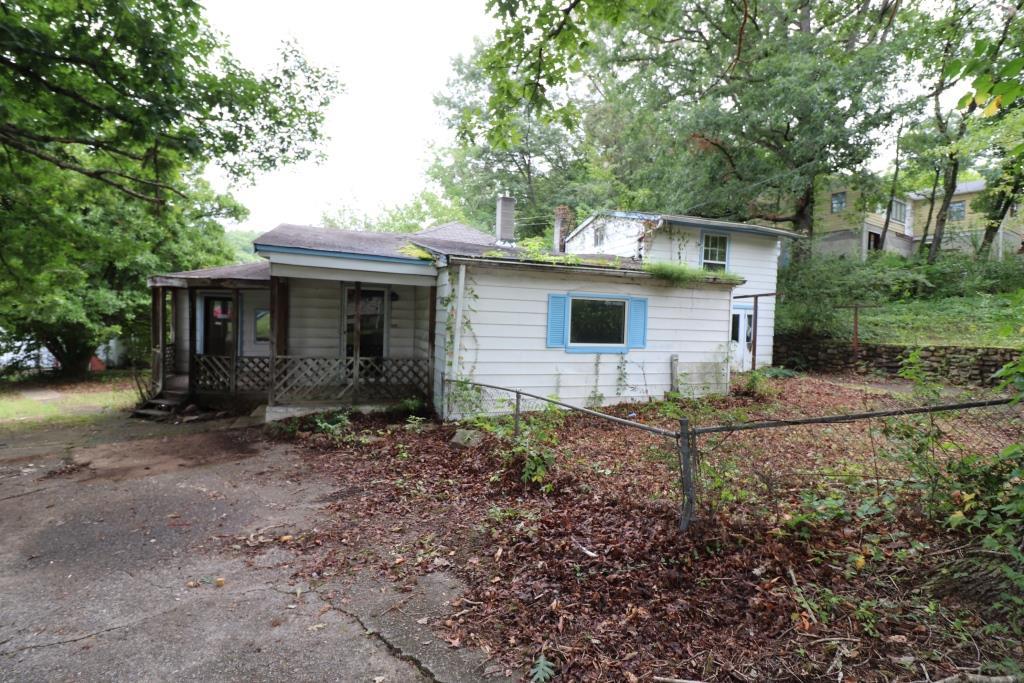4428 Keefer Road Roanoke, VA 24018 - Photo 6 of 21 a view of a house with yard and a garden
