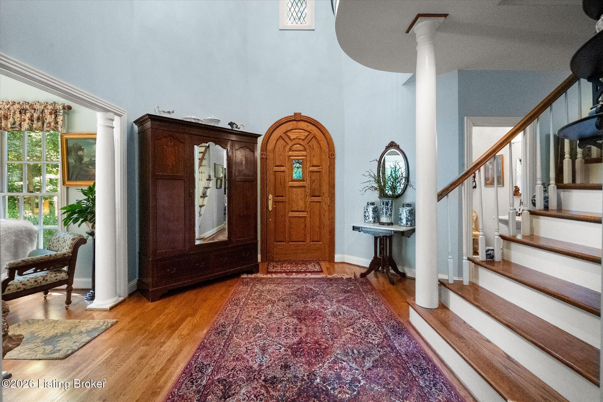 7101 Hickory Valley Road Louisville, KY 40299 - Photo 3 of 33 Foyer