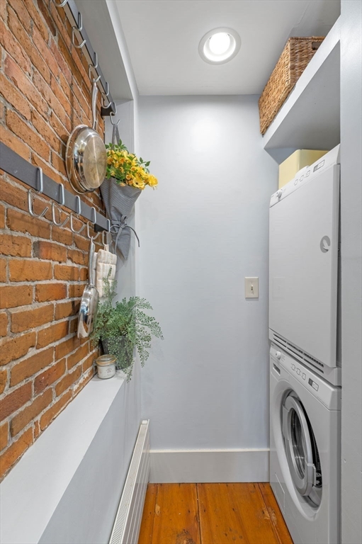29 Front Street, Unit 2 Marblehead, MA 01945 - Photo 15 of 38 a view of a bathtub in a bathroom