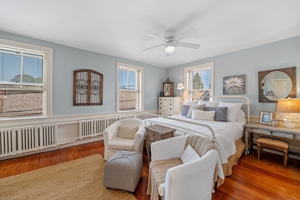 29 Front Street, Unit 2 Marblehead, MA 01945 - Photo 19 of 38 a bed room with a bed and a window