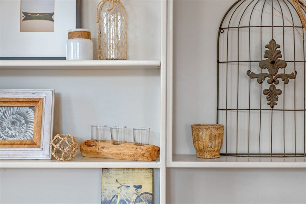 29 Front Street, Unit 2 Marblehead, MA 01945 - Photo 7 of 38 a view of front door