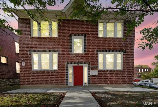 $1,350 | 5803 South Kings Highway Boulevard, Unit 1N, St. Louis, MO 63109