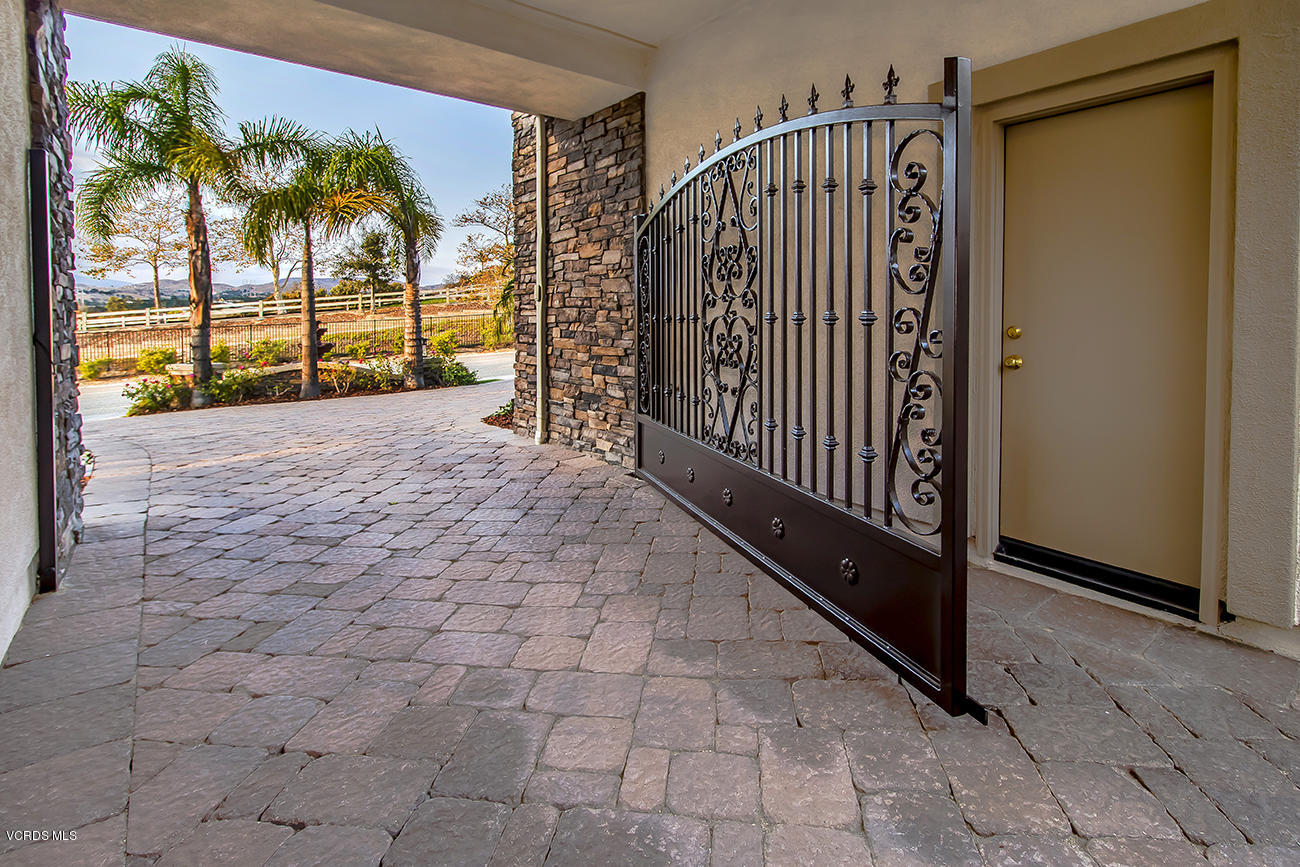 12006 Nelson Road Moorpark, CA 93021 - Photo 86 of 89 13Driveway