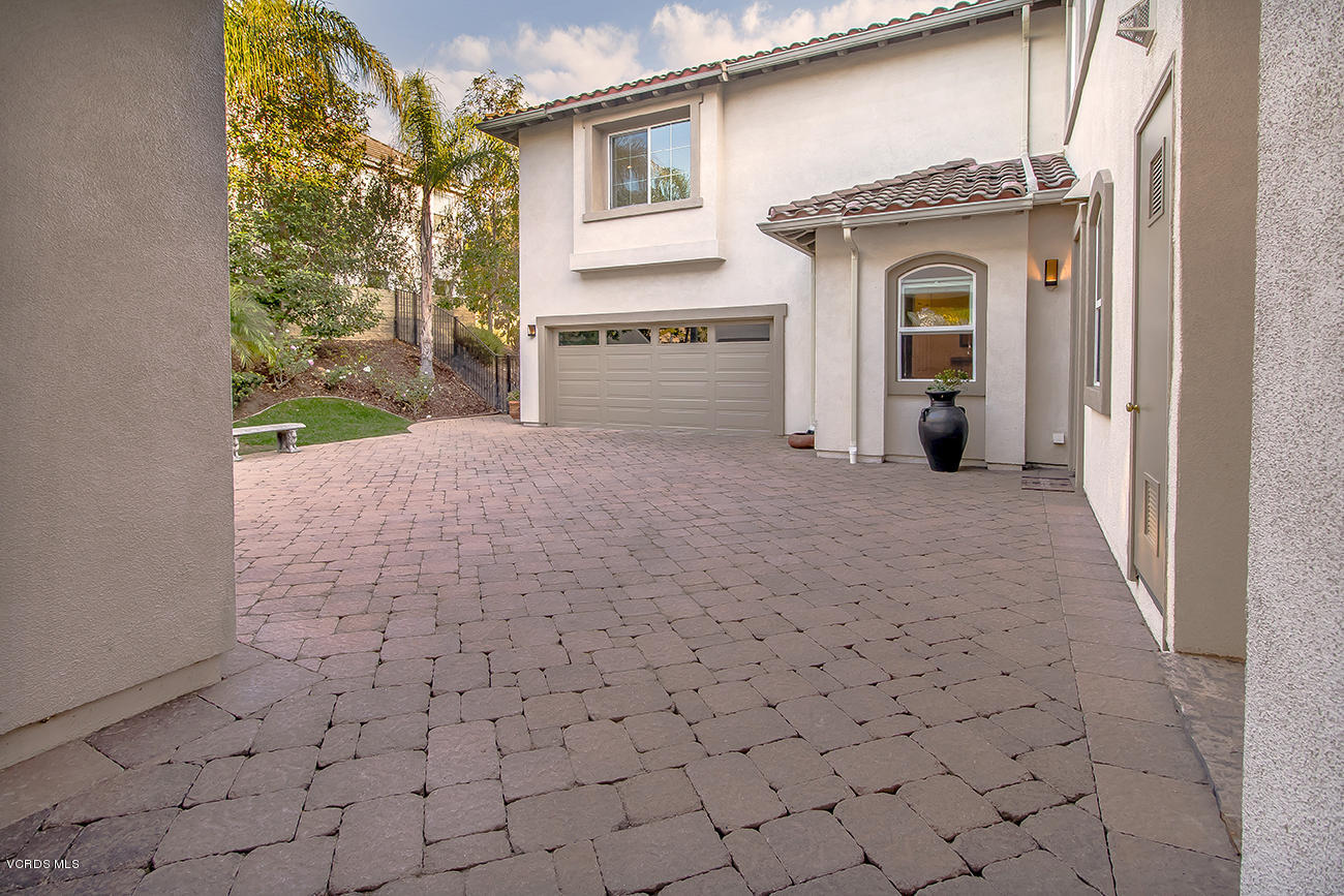 12006 Nelson Road Moorpark, CA 93021 - Photo 88 of 89 09Driveway