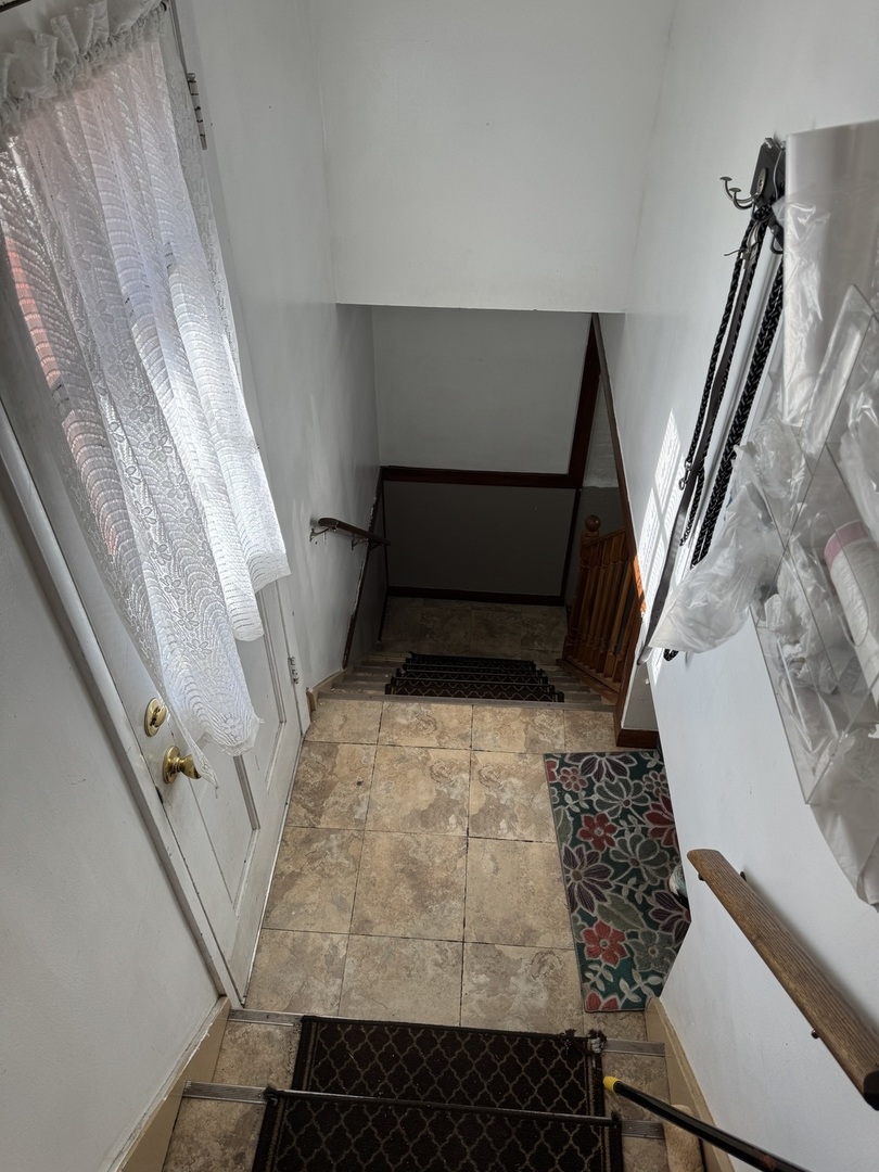 7836 Monitor Avenue Burbank, IL 60459 - Photo 14 of 26 a view of entryway