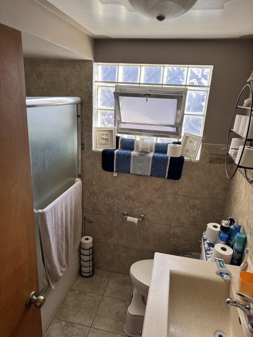 7836 Monitor Avenue Burbank, IL 60459 - Photo 21 of 26 a bathroom with a toilet and a sink