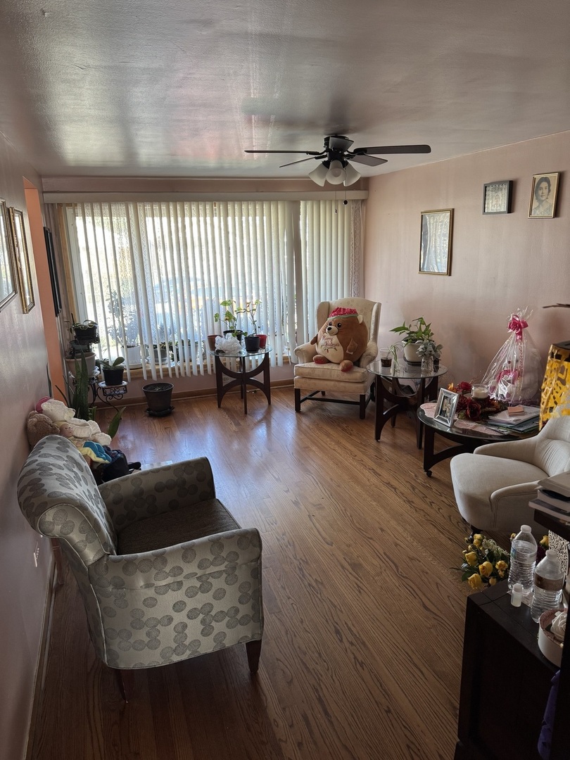7836 Monitor Avenue Burbank, IL 60459 - Photo 23 of 26 a living room with furniture and a large window