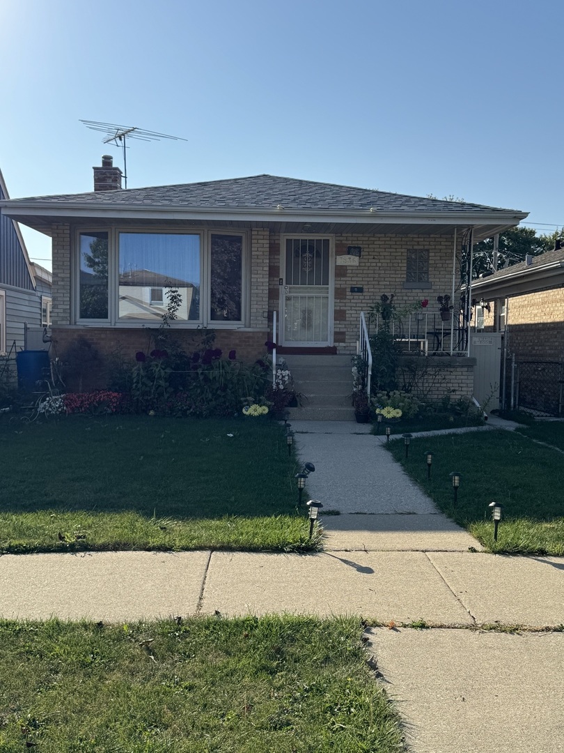 7836 Monitor Avenue Burbank, IL 60459 - Photo 26 of 26 front view of a house with a yard