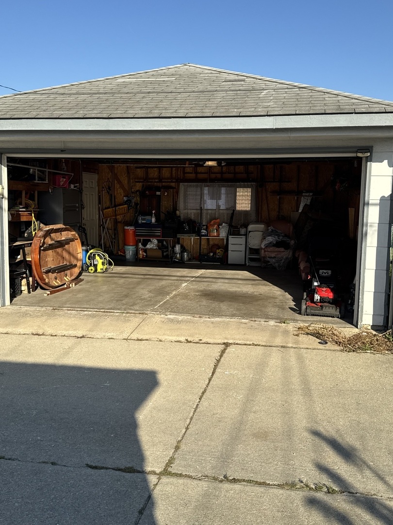 7836 Monitor Avenue Burbank, IL 60459 - Photo 3 of 26 a view of a car garage