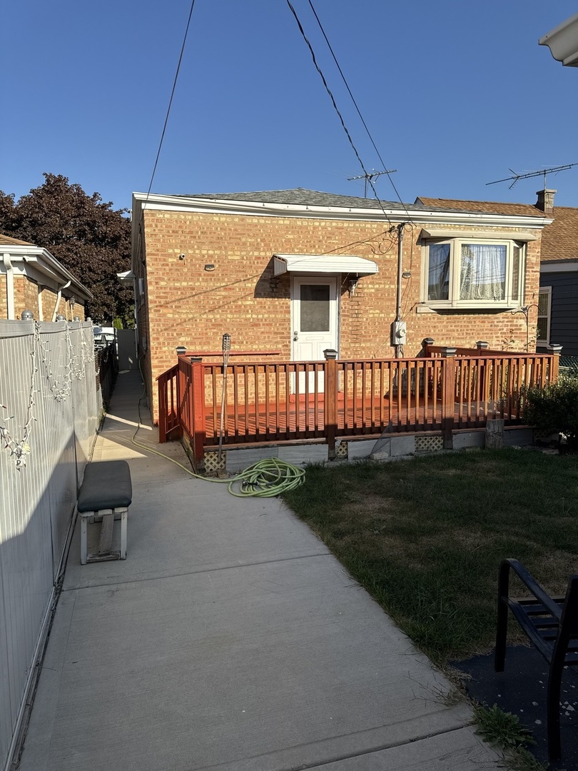 7836 Monitor Avenue Burbank, IL 60459 - Photo 6 of 26 a view of backyard with green space