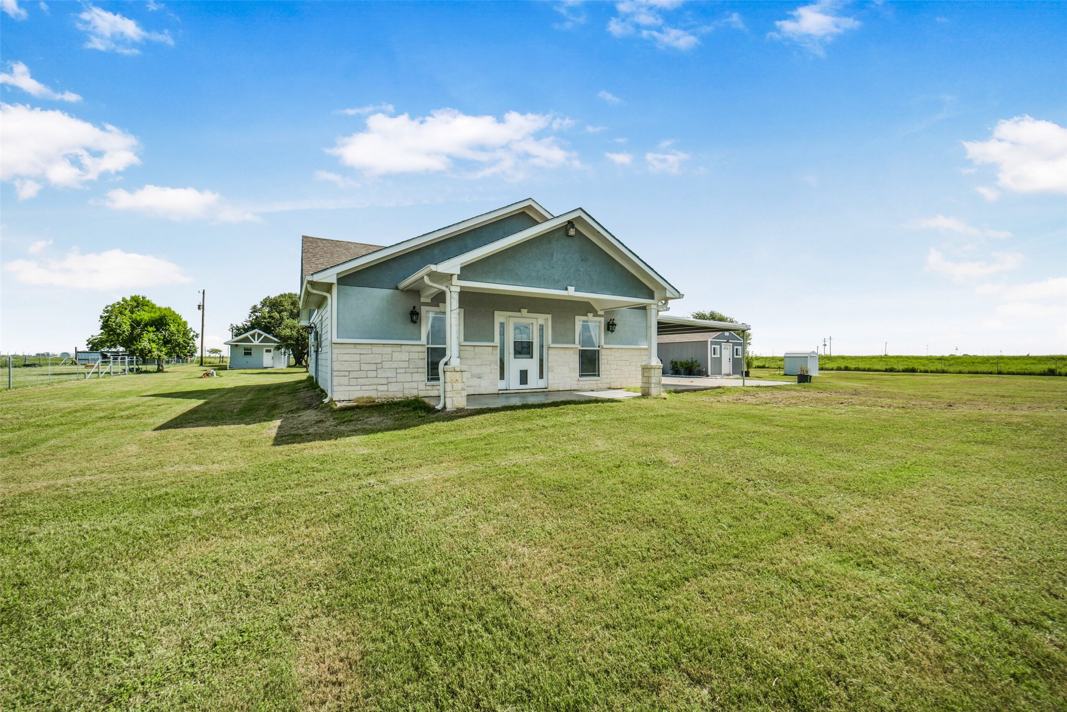 Current ag exemption in place! Main house approx 1616 sq ft, 3 bed, 2.5 bath, kitchen, indoor laundry, great room, w/bonus room in converted, air-conditioned attic space.