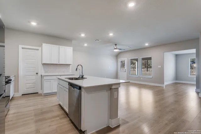 $2,700 | 29190 Rock Canyon, Bulverde, TX 78163