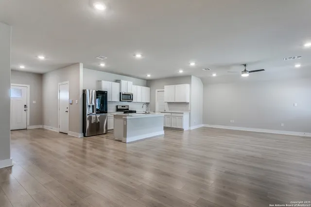 $2,700 | 29190 Rock Canyon, Bulverde, TX 78163