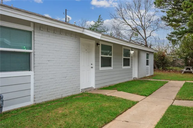 $2,250,000 | 1900-1910 Finfeather Road, Bryan, TX 77801