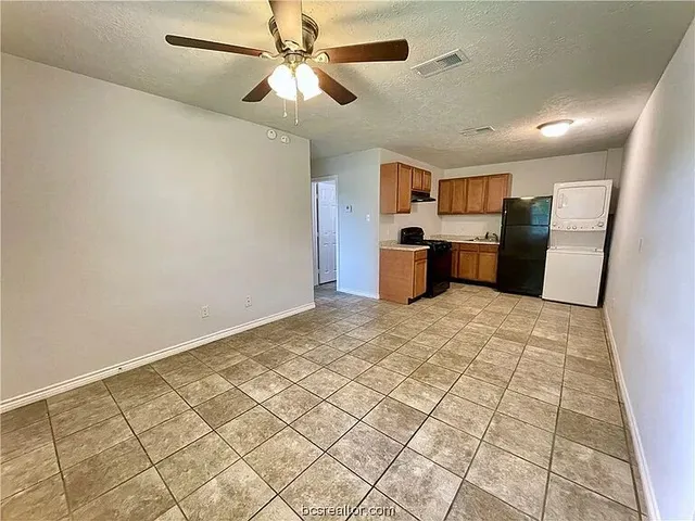 $2,250,000 | 1900-1910 Finfeather Road, Bryan, TX 77801