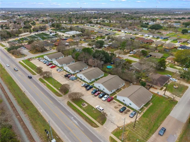 $2,250,000 | 1900-1910 Finfeather Road, Bryan, TX 77801