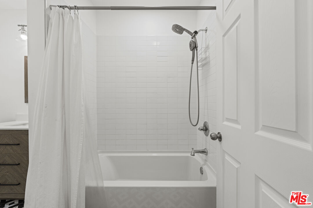 1215 5th Avenue Los Angeles, CA 90019 - Photo 11 of 22