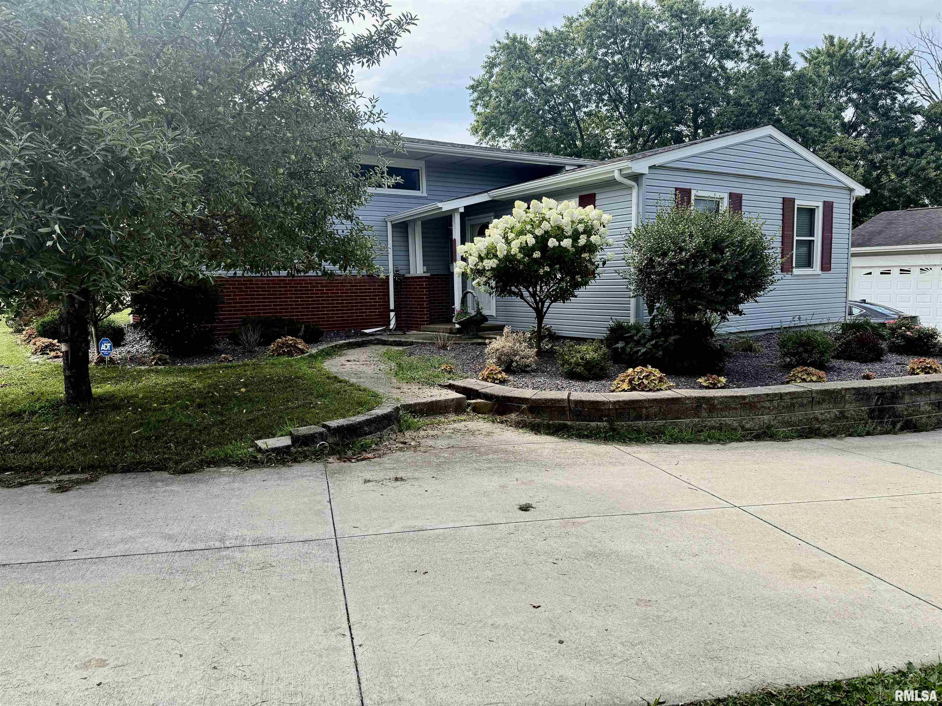 1428 West Northmoor Road Peoria, IL 61614 - Photo 1 of 31