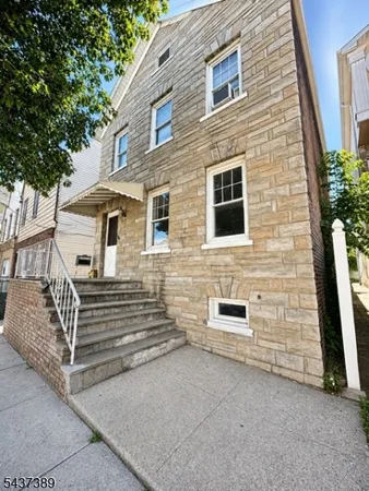 $1,950 | 120 Grant Avenue, Harrison, NJ 07029