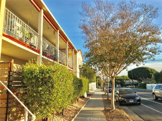 a couple of cars parked in front of a building