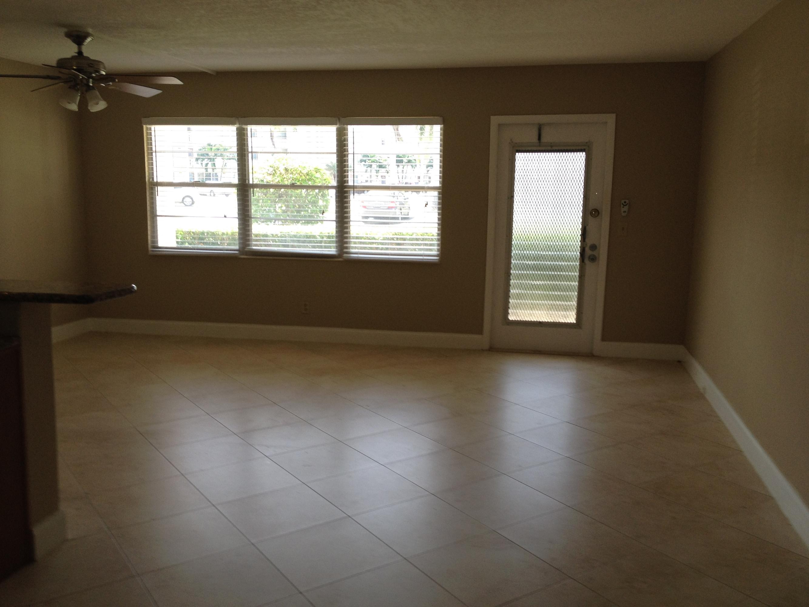 1027 Cornwall East Boca Raton, FL 33434 - Photo 9 of 12 Living Area