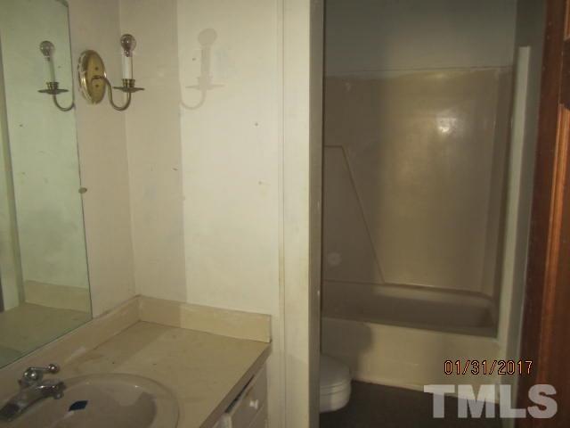 1295 Kelly Road Henderson, NC 27537 - Photo 9 of 20 Gallery Image 9