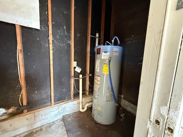 40 Sampson Road Hemingway, SC 29554 - Photo 12 of 12 Utility room featuring water heater