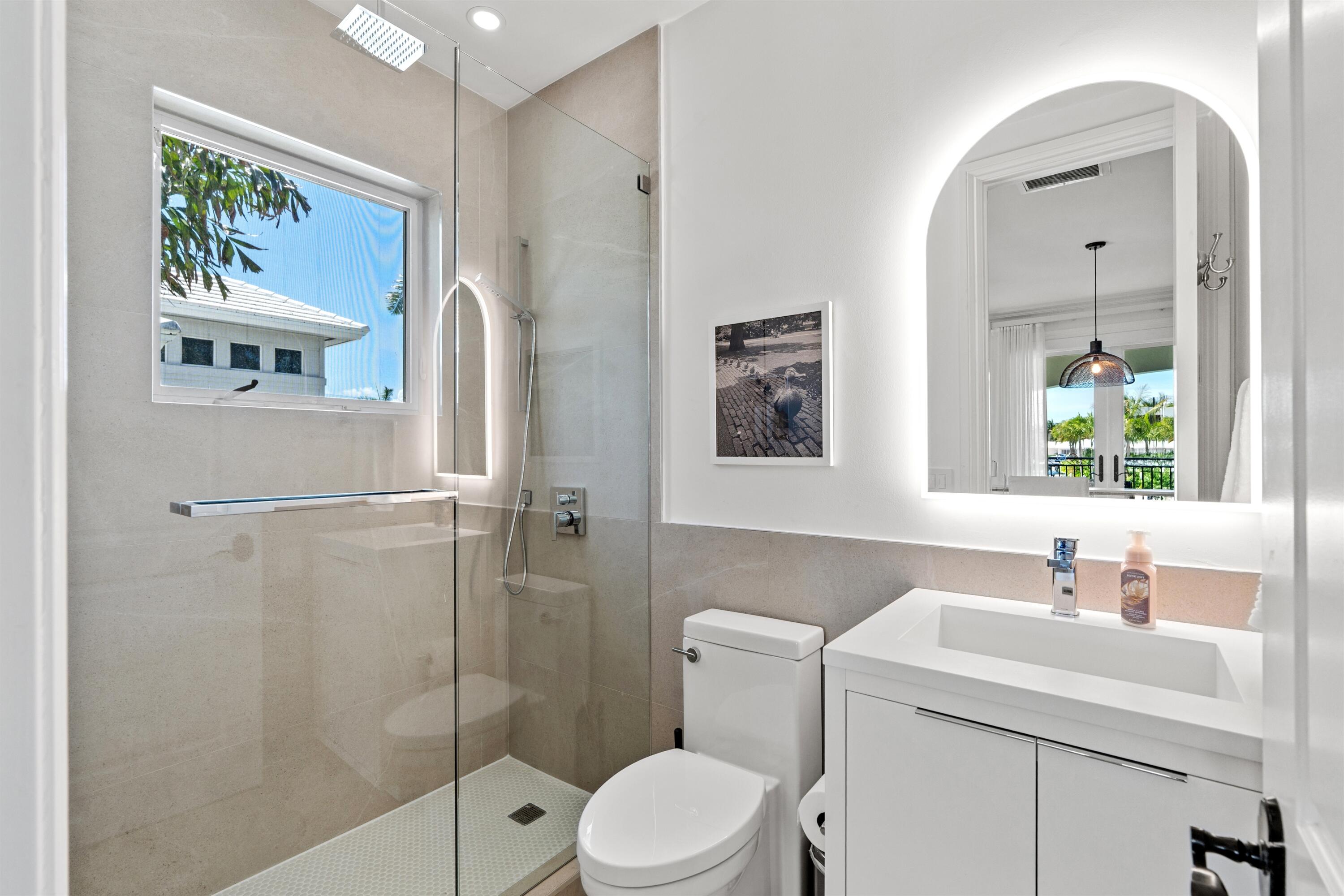 2320 Northeast 34th Court Lighthouse Point, FL 33064 - Photo 58 of 60 BATHROOM_3