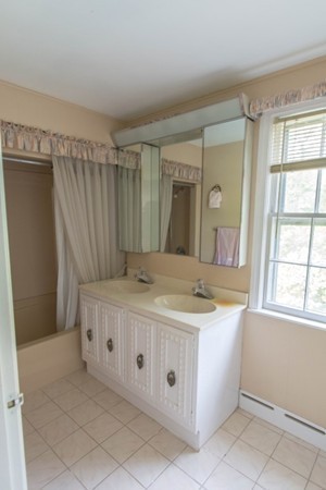89 Locksley Road Lynnfield, MA 01940 - Photo 24 of 29 Gallery Image 24