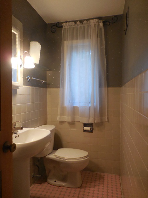 5159 Spring Creek Road Rockford, IL 61114 - Photo 20 of 25 a bathroom with a toilet and a shower