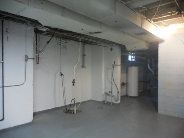 5159 Spring Creek Road Rockford, IL 61114 - Photo 24 of 25 a view of a room with gym equipment