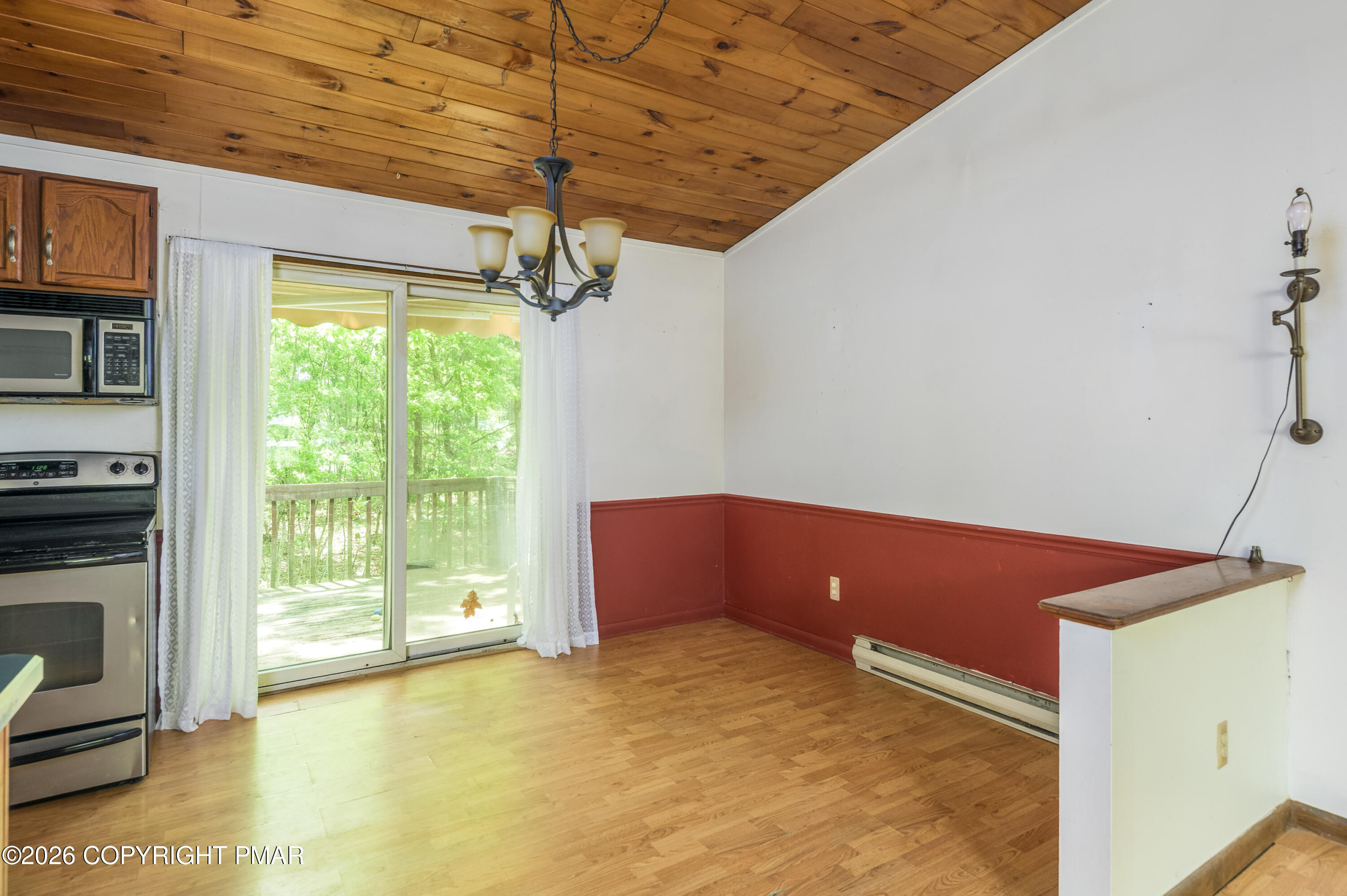 2289 Walnut Trail Bushkill, PA 18324 - Photo 6 of 32 Dining