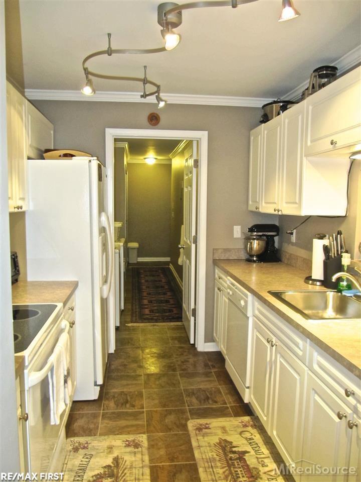 3408 Tremonte Circle Rochester, MI 48306 - Photo 13 of 27