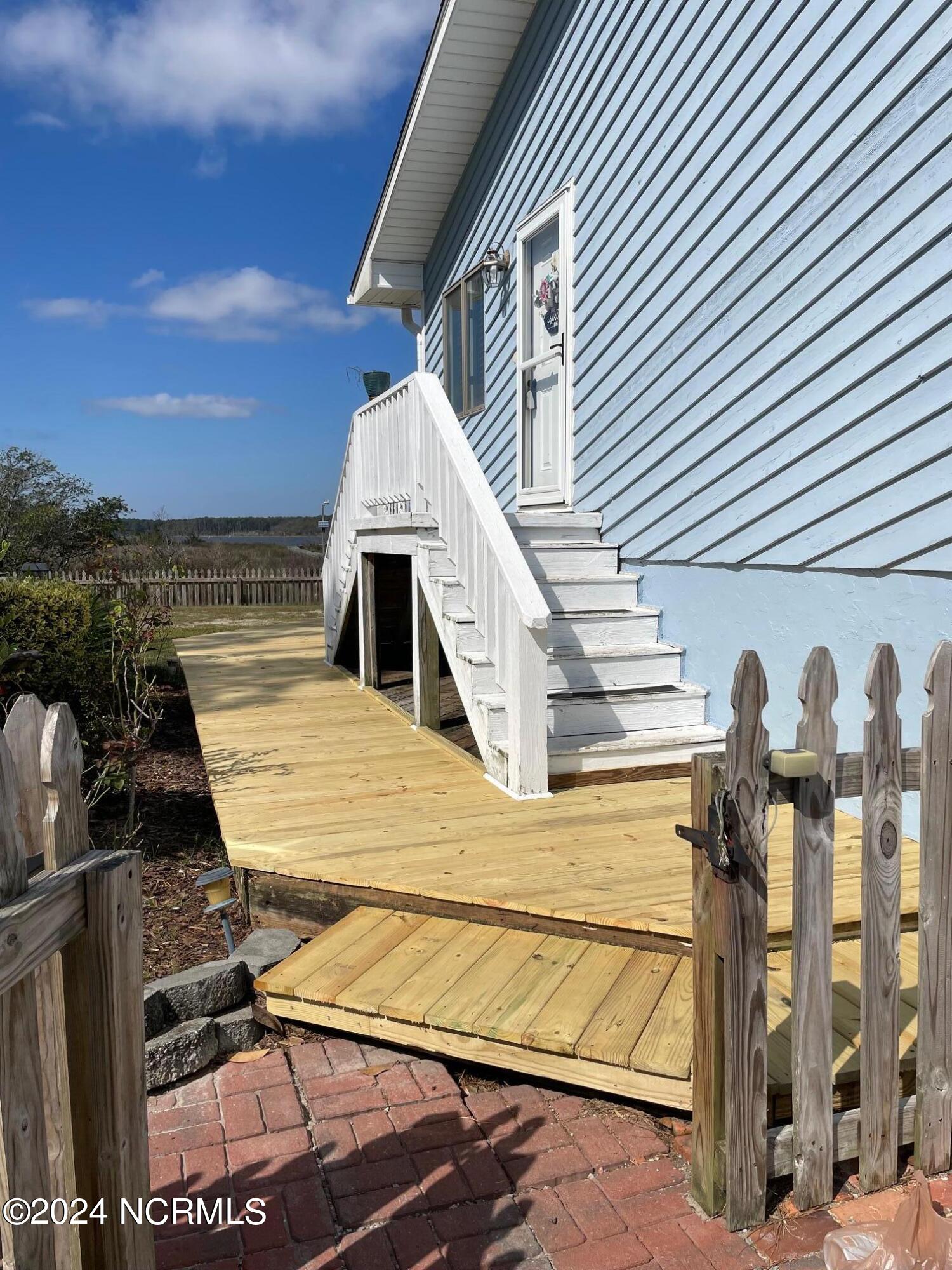 221 Lawrence Road Beaufort, NC 28516 - Photo 5 of 58 IMG_0655