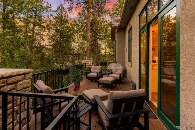 a view of an outdoor space and a yard