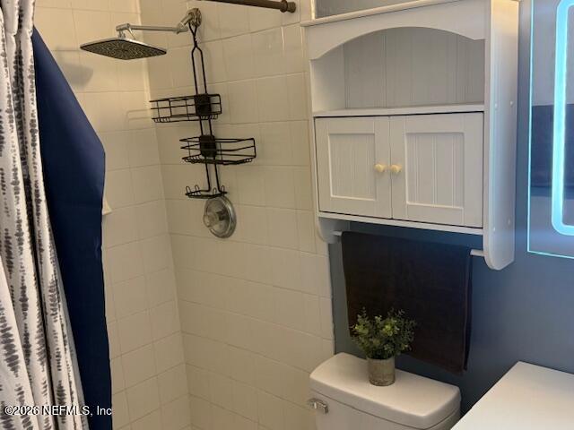 8114 Fresca Street Jacksonville, FL 32217 - Photo 19 of 29 a bathroom with a toilet sink and tub