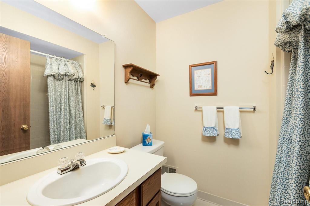 629 Tennyson Rochester Hills, MI 48307 - Photo 8 of 30