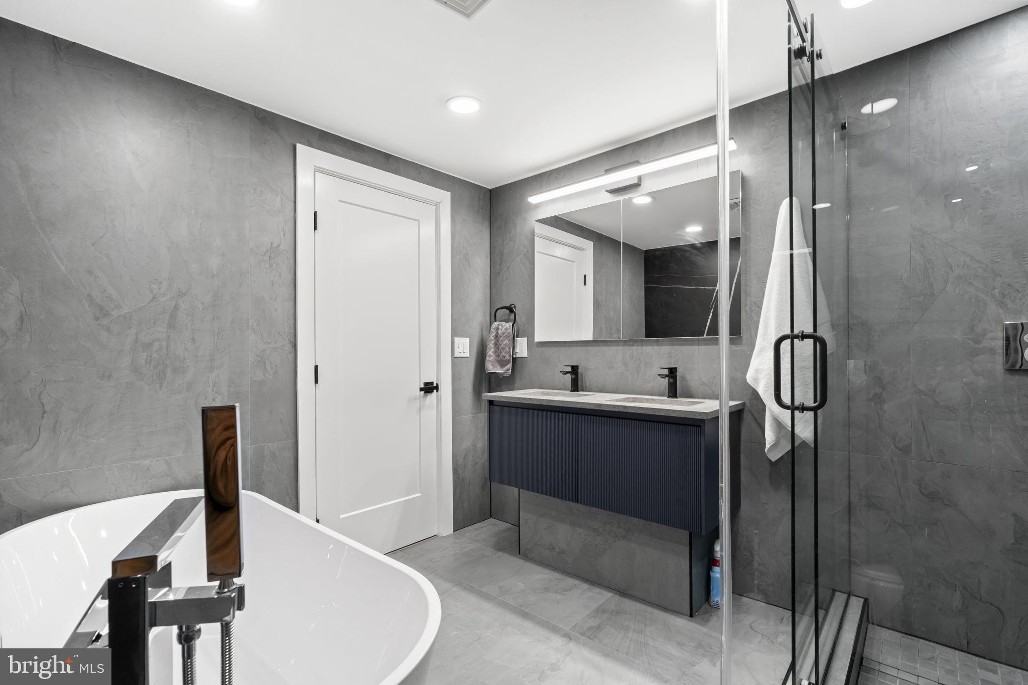 311 Wharton Street, Unit B Philadelphia, PA 19147 - Photo 16 of 25