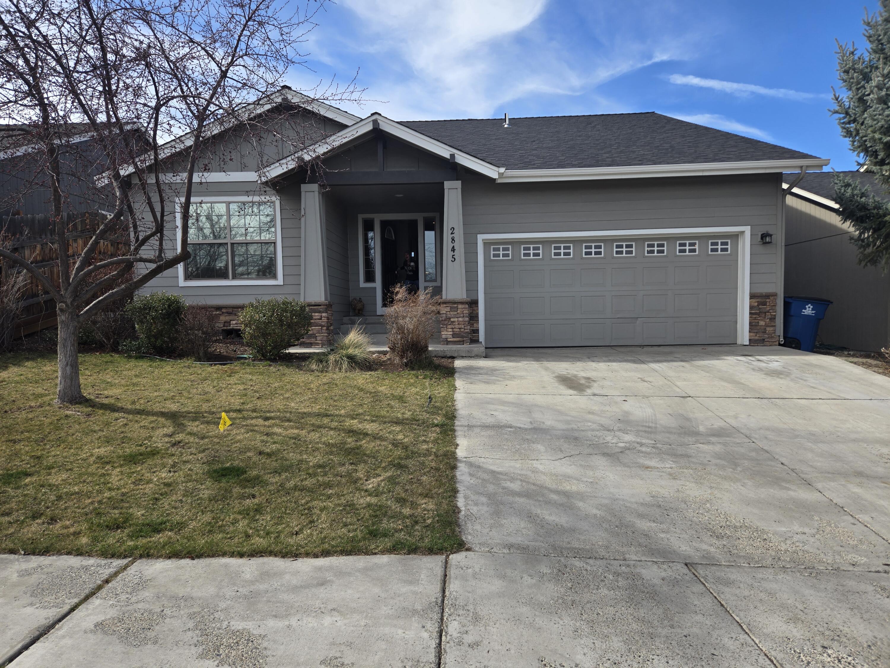 2845 Southwest 31st Street Redmond, OR 97756 - Photo 2 of 33 Front