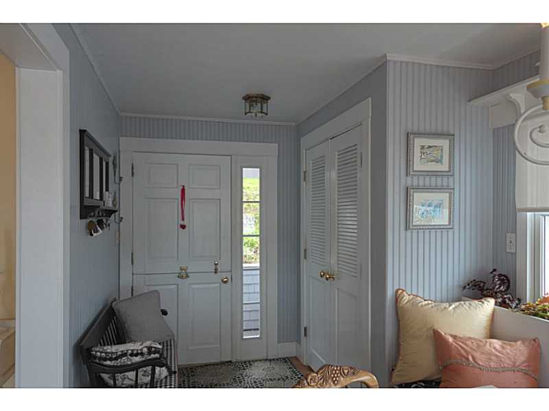 135 Riverside Drive Tiverton, RI 02878 - Photo 4 of 18 Entry.