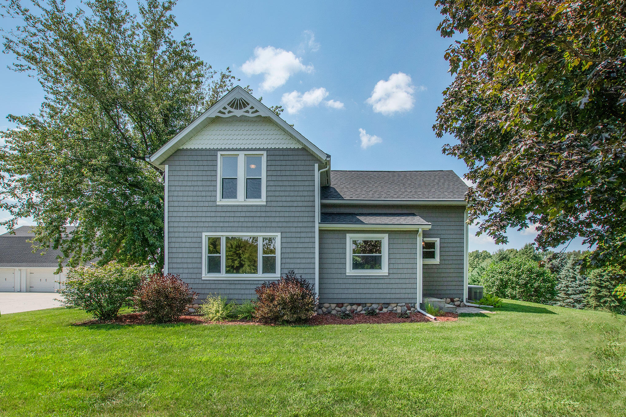 710 South Arent Road Watervliet, MI 49098 - Photo 1 of 35 DSC09338