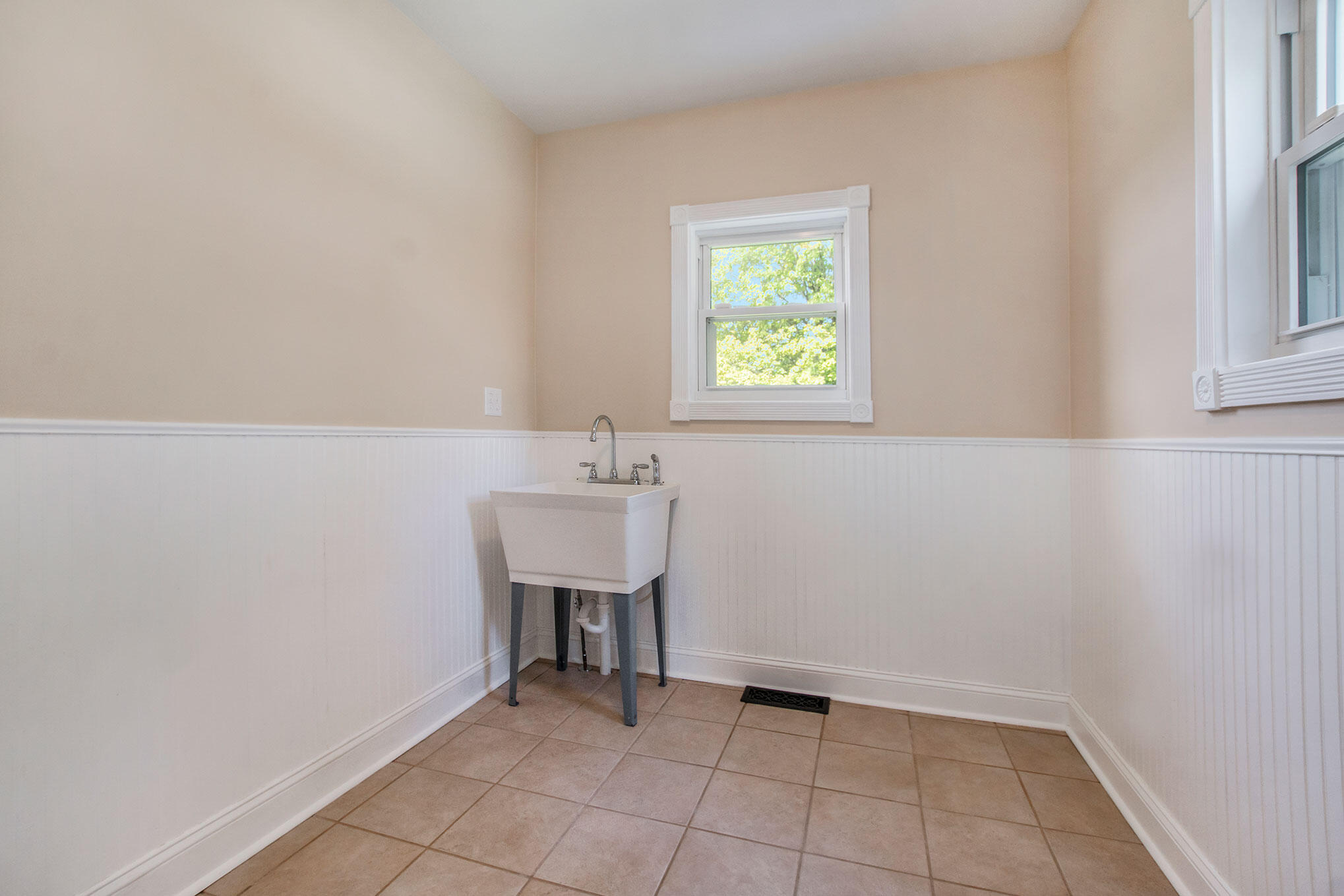 710 South Arent Road Watervliet, MI 49098 - Photo 8 of 35 DSC09353